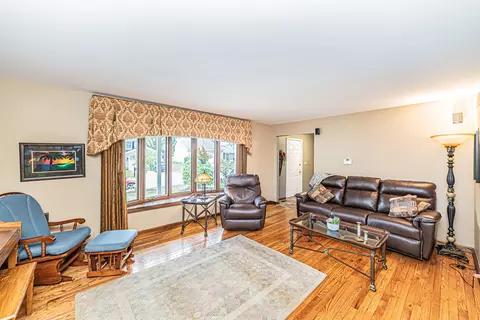 6483 Cape Cod Ct, Lisle, IL 60532 photo 5