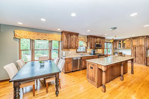 6483 Cape Cod Ct, Lisle, IL 60532 photo 9