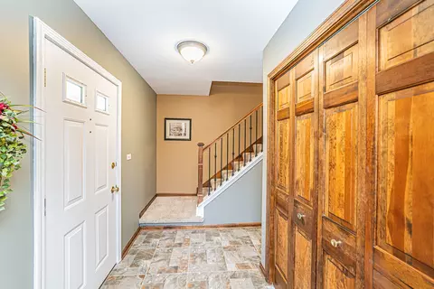 6483 Cape Cod Ct, Lisle, IL 60532 photo 2