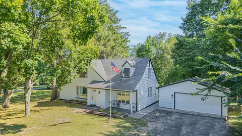 2422 Sterling Dr, Mchenry, IL 60050