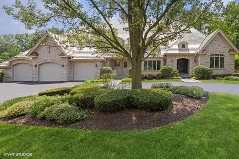 6196 Wildwood Ln, Burr Ridge, IL 60527