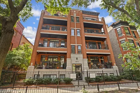 711 W Buckingham Pl #2W, Chicago, IL 60657