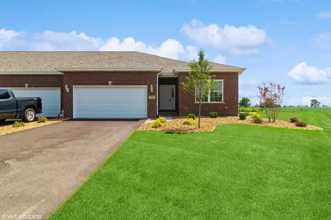 755 Pelican Ln, Peotone, IL 60468