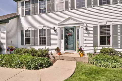 780 Par Dr, Algonquin, IL 60102 photo 2