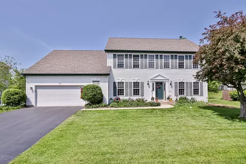 780 Par Dr, Algonquin, IL 60102