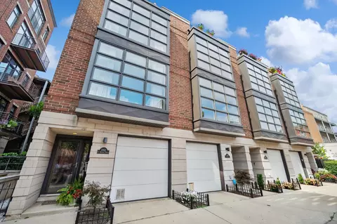 2862 N Orchard St, Chicago, IL 60657