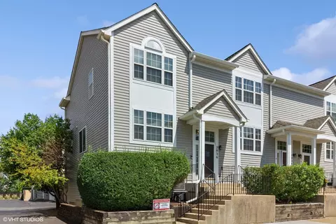 2836 Shelly Ln, Aurora, IL 60504