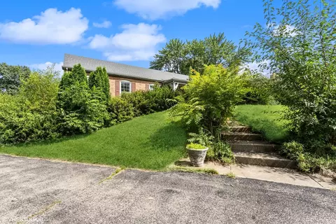 10 S543 Glenn Dr, Burr Ridge, IL 60527
