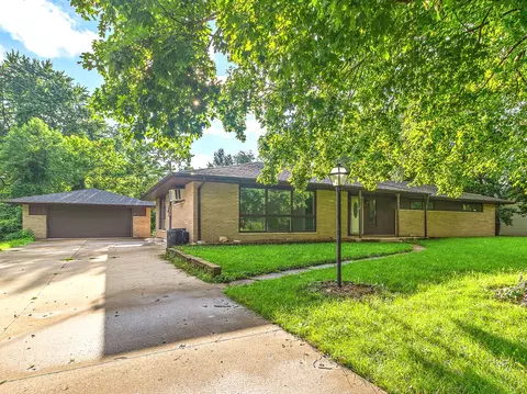 304 Warren St, Woodland, IL 60974
