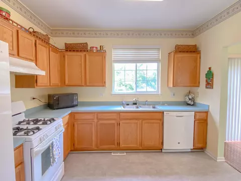 1664 Mcdowell Ave, Aurora, IL 60504 photo 2