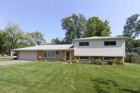 3747 Rugen Rd, Glenview, IL 60025