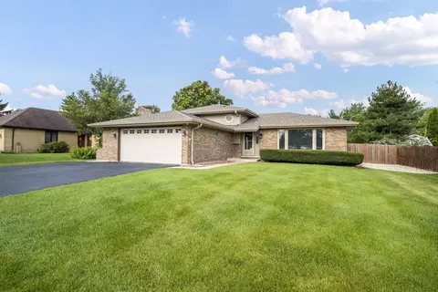 19326 S Schoolhouse Rd, Mokena, IL 60448