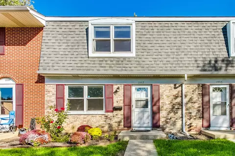 1557 Mckool Ave, Streamwood, IL 60107