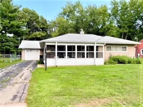 1406 Harvey Dr, Sterling, IL 61081