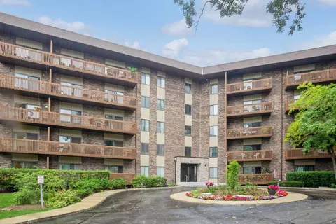 120 Lakeview Dr #212, Bloomingdale, IL 60108