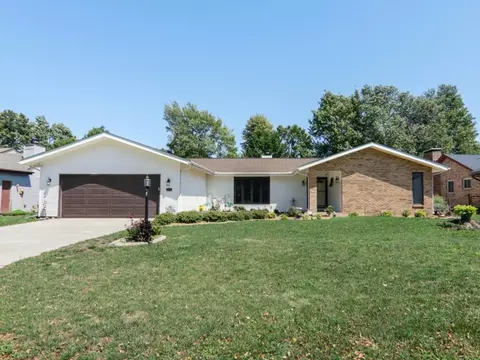 1802 Old Maple Ln, Savoy, IL 61874