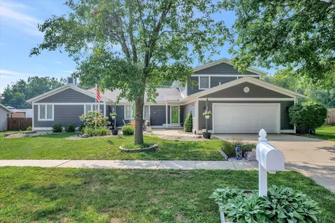 1201 Marietta Dr, Mahomet, IL 61853