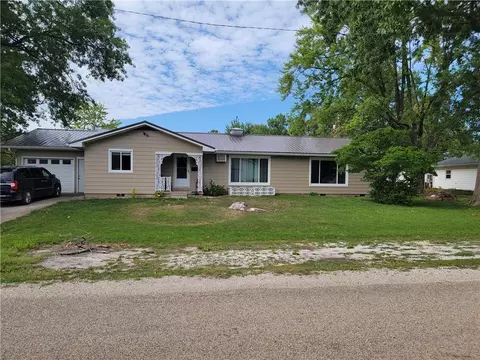 413 W North 8th St, Shelbyville, IL 62565