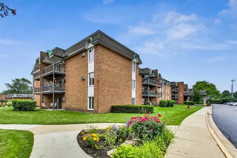 4224 Saratoga Ave #114, Downers Grove, IL 60515