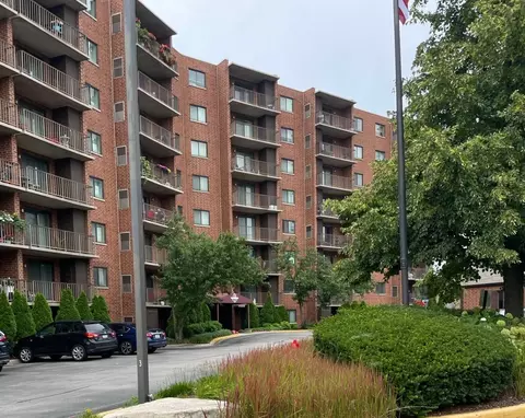 1 Bloomingdale Pl #212, Bloomingdale, IL 60108