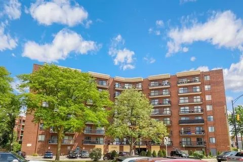 711 S River Rd #712, Des Plaines, IL 60016