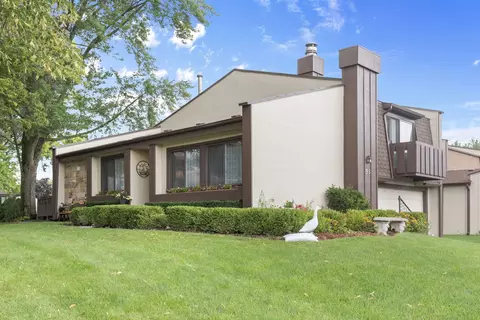 53 Westwood Ct, Indian Head Park, IL 60525