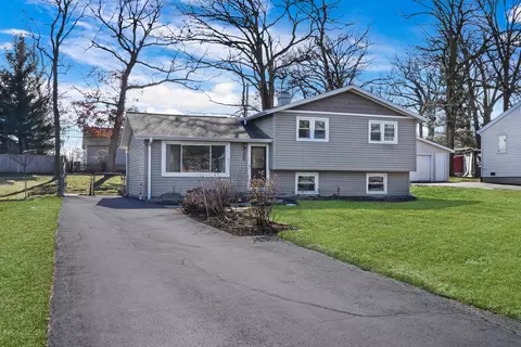 17835 W Big Oaks Rd, Grayslake, IL 60030