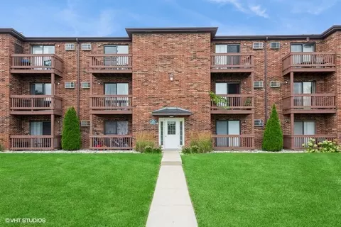 1034 Spruce St #1B, Glendale Heights, IL 60139