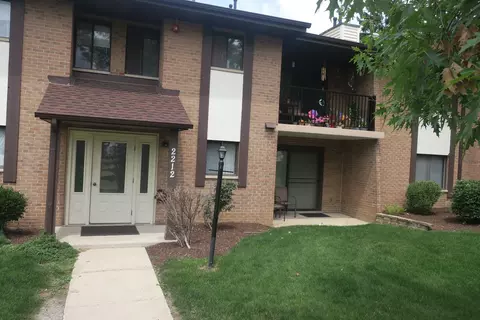 2212 Wharf Dr #2105, Woodridge, IL 60517