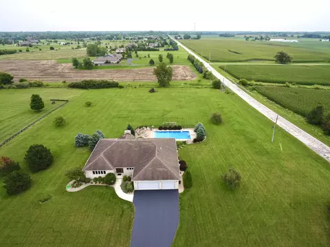 26151 S Creekside Dr, Monee, IL 60449