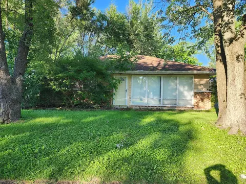 358 Blackhawk Dr, Park Forest, IL 60466