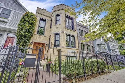 3425 N Bell Ave, Chicago, IL 60618