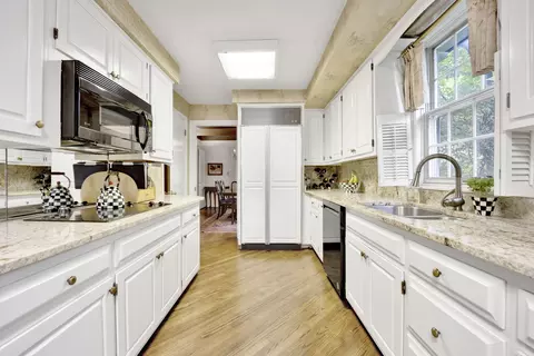 106 Michaux Rd, Riverside, IL 60546 photo 13