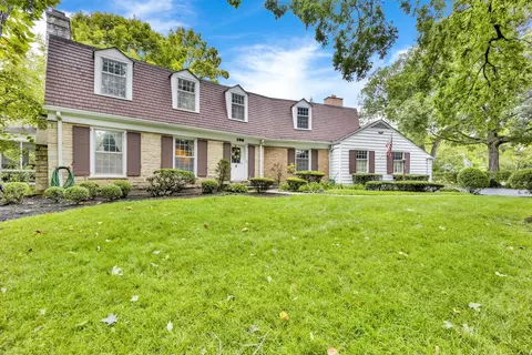 106 Michaux Rd, Riverside, IL 60546