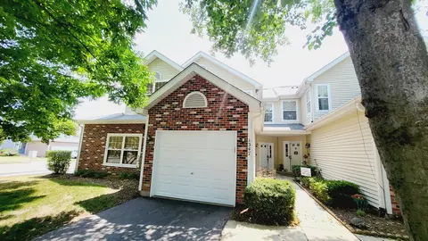 1347 Essex St #1347, Algonquin, IL 60102