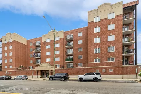 3303 Grove Ave #205, Berwyn, IL 60402