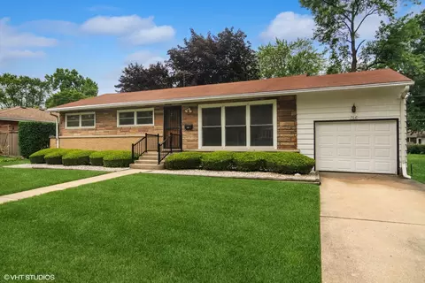 706 N Gibbons Ave, Arlington Heights, IL 60004