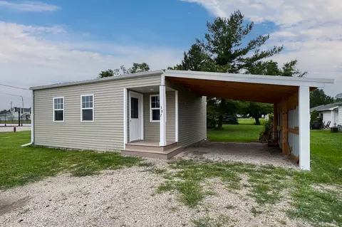397 E Main St, El Paso, IL 61738 photo 2
