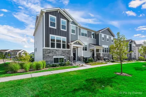 1075 Moraine Dr, South Elgin, IL 60177