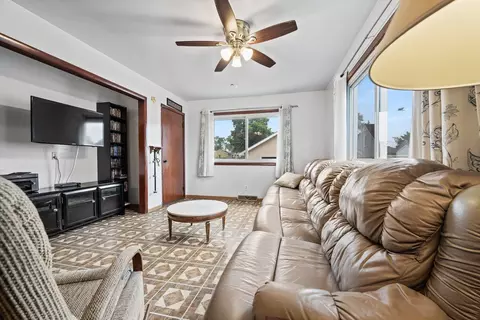 922 Mountain St, Aurora, IL 60505 photo 9