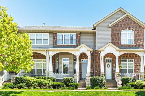 6075 River Bend Dr, Lisle, IL 60532