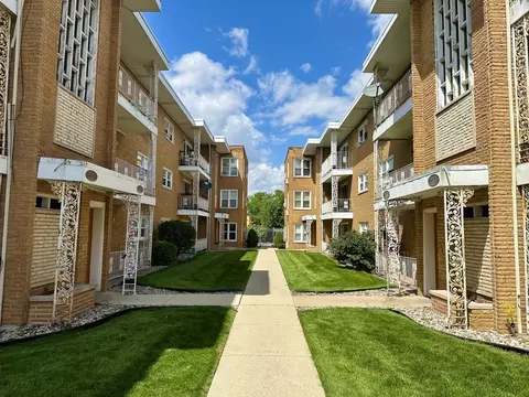 2336 W 111th St #1B, Chicago, IL 60643