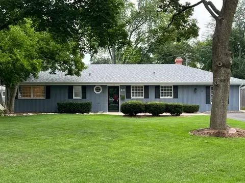 421 Turf Ln, Wheaton, IL 60187