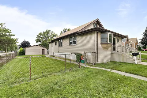 9744 Warren Ave, Oak Lawn, IL 60453