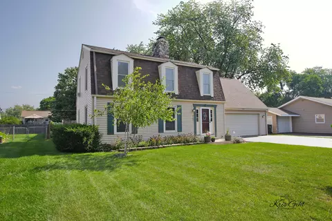 2102 Burr Oak Ln, Lindenhurst, IL 60046