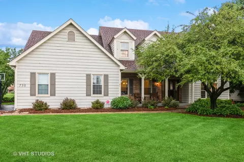 730 Fairway View Dr, Algonquin, IL 60102