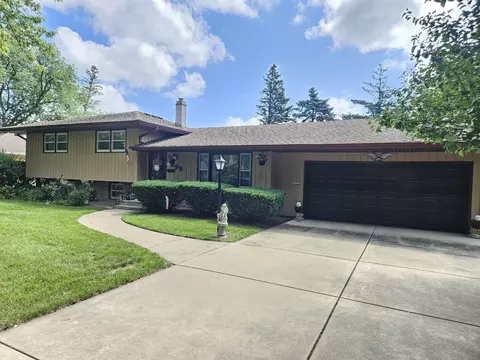 899 Diane Ave, Elgin, IL 60123 photo 4
