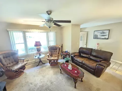 899 Diane Ave, Elgin, IL 60123 photo 6