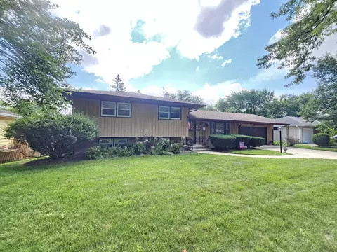 899 Diane Ave, Elgin, IL 60123 photo 3