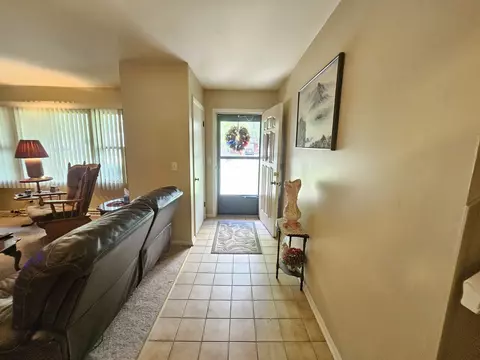 899 Diane Ave, Elgin, IL 60123 photo 5